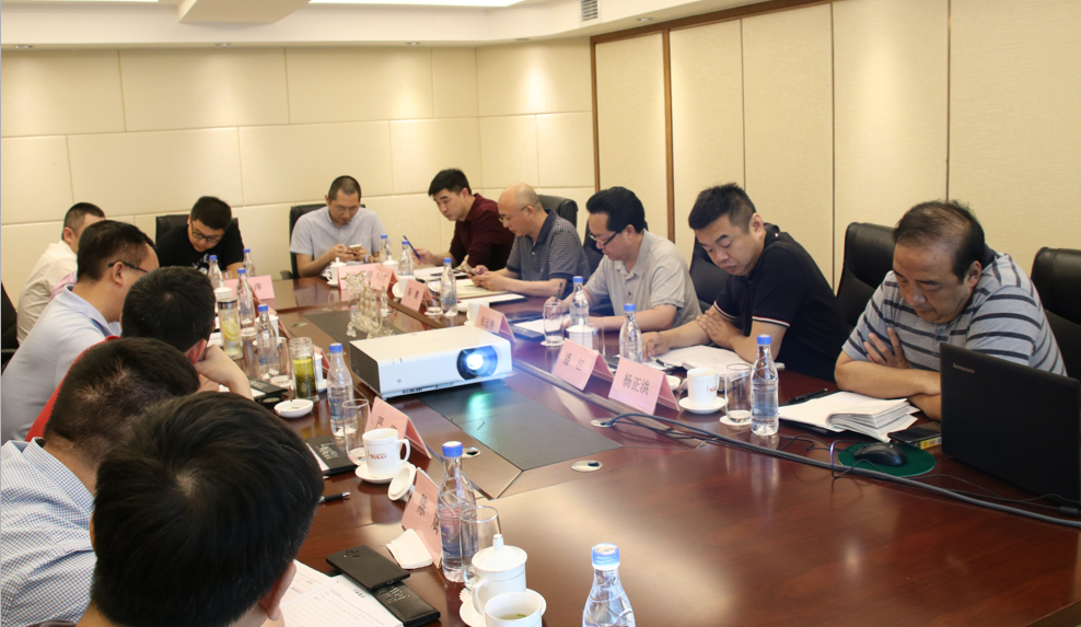 中铁八局现代物流公司董事长熊渝中莅临集团进行业务交流(图1) 中铁八局现代物流公司董事长熊渝中莅临集团进行业务交流(图1)