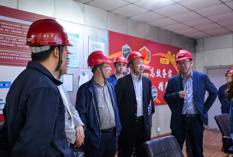 陕钢集团汉钢公司到钒钛科技参观交流：现场非常震撼，环境特别好！(图3)