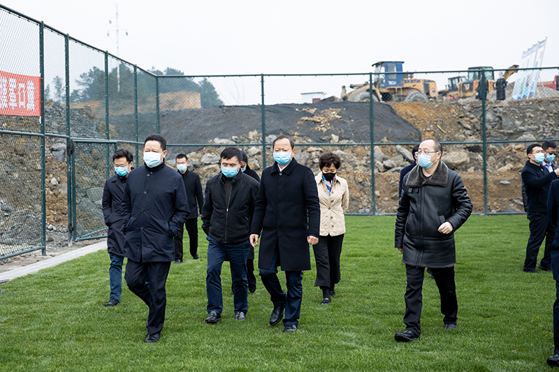 副省长杨兴平调研川威集团连界足球竞训基地并指导防疫工作(图3)