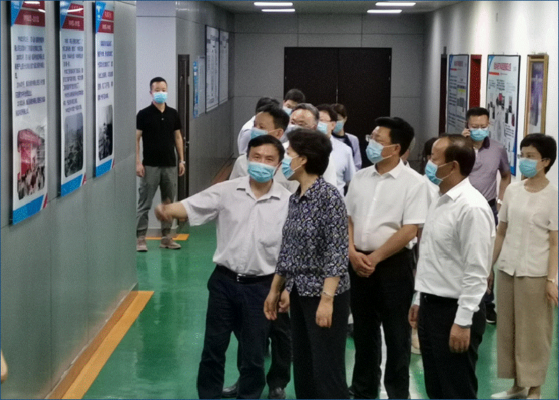 省委常委、统战部长、省总工会主席田向利调研川威连界基地并慰问一线员工(图2)