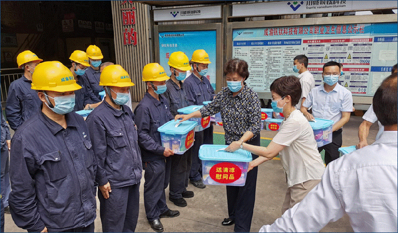 省委常委、统战部长、省总工会主席田向利调研川威连界基地并慰问一线员工(图3)