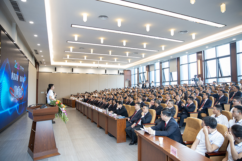 川威集团举行大学生迎新会(图1)