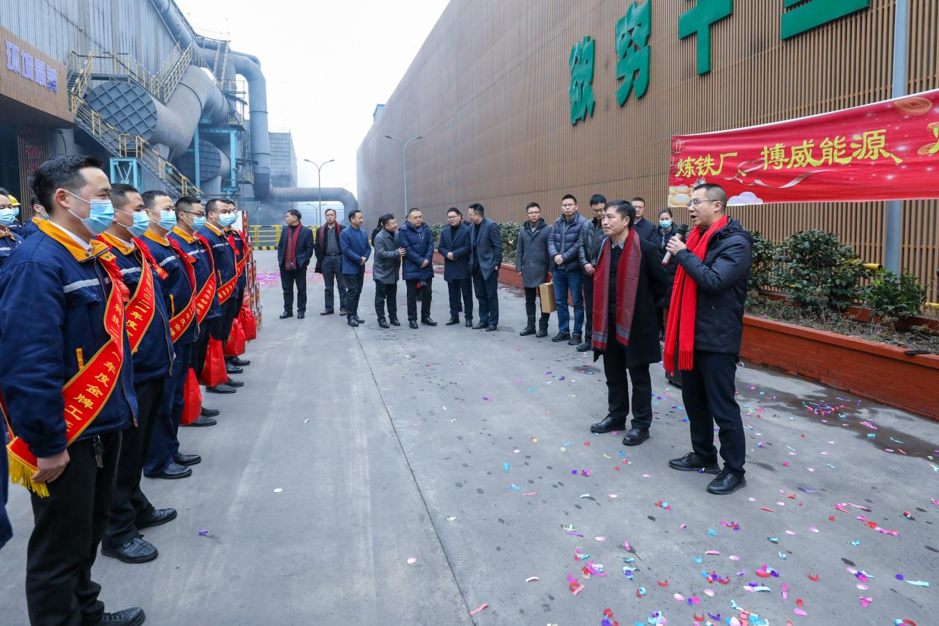 集团公司开展新春慰问活动暨迎新春座谈会(图5) 集团公司开展新春慰问活动暨迎新春座谈会(图5)