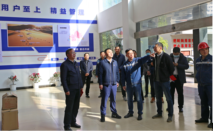 米易县县长代坤宏一行莅临星船城瑞达公司开展新春送温暖慰问困难职工活动