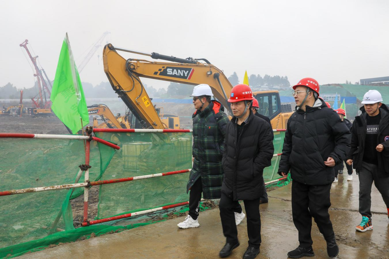 王劲董事长调研连界基地转型升级工程项目(图1) 王劲董事长调研连界基地转型升级工程项目(图1)