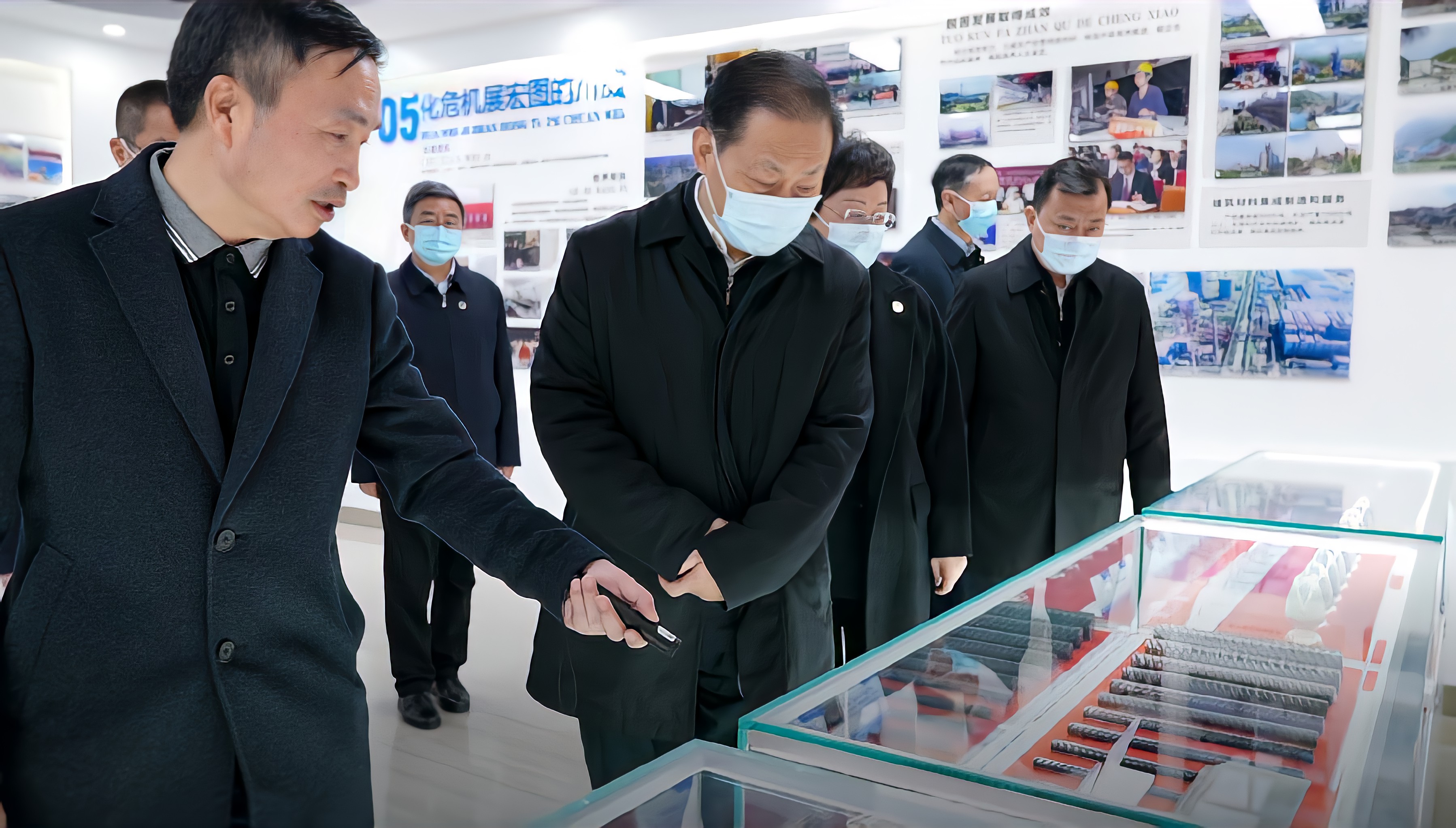 省委书记彭清华莅临川威视察调研(图3) 省委书记彭清华莅临川威视察调研(图3)
