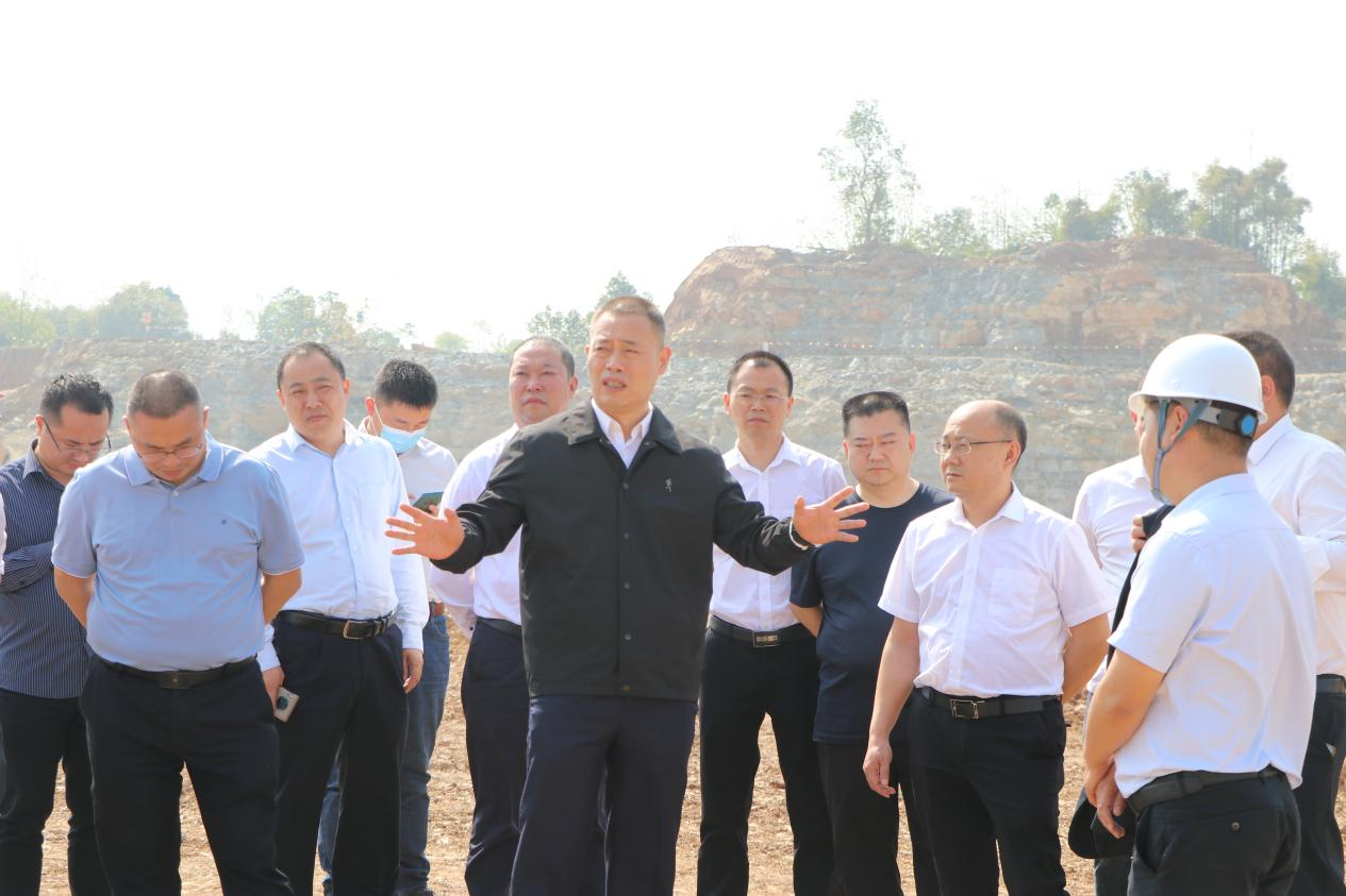 仁寿县委书记王岳一行莅临星船城建宝公司矿山开展工作调研(图2) 仁寿县委书记王岳一行莅临星船城建宝公司矿山开展工作调研(图2)