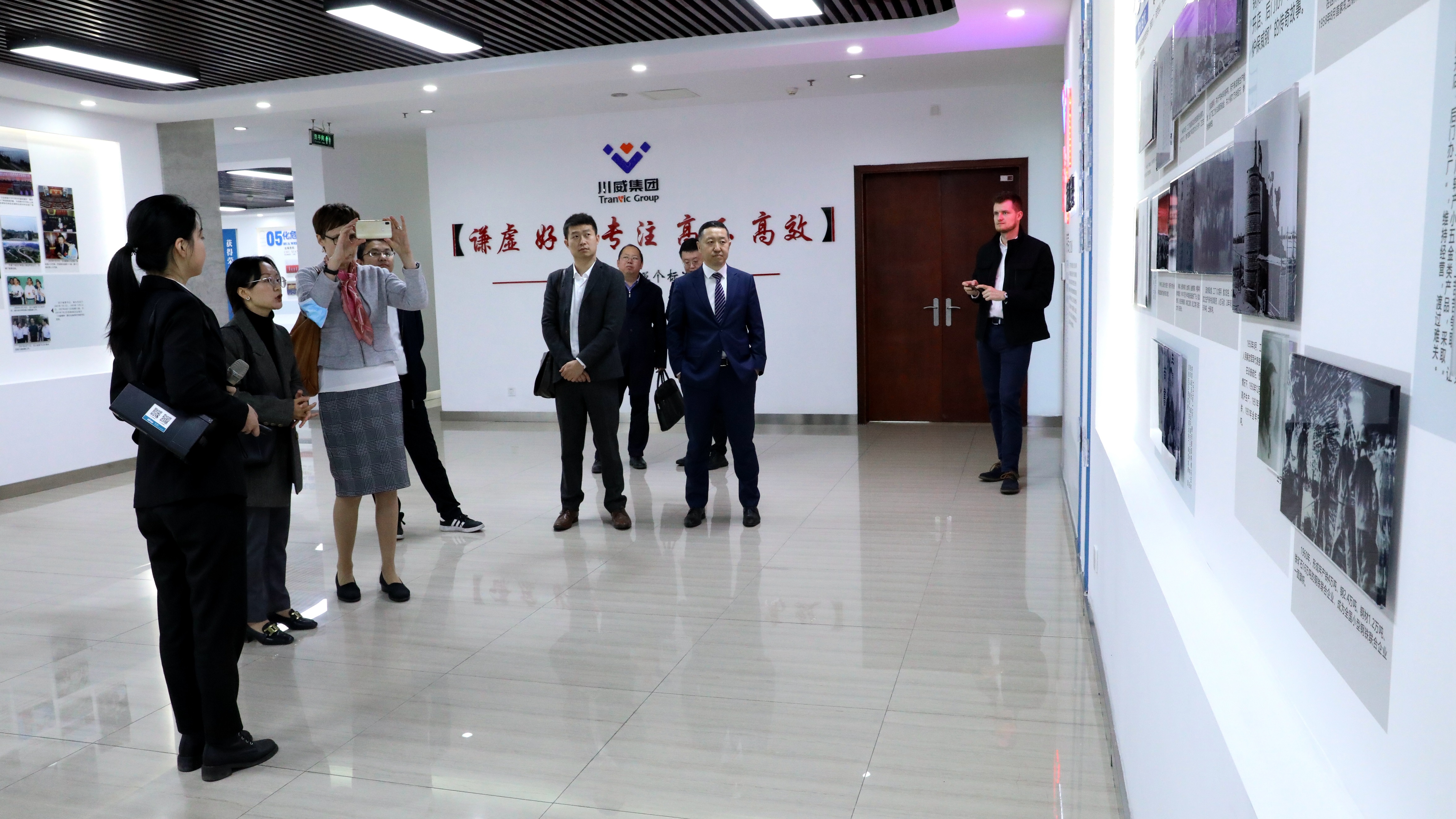 捷克驻成都总领事馆卡特瑞娜一行莅临川威考察交流(图2) 捷克驻成都总领事馆卡特瑞娜一行莅临川威考察交流(图2)