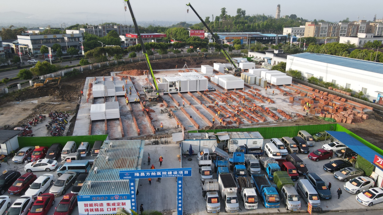内江市委常委蒋学东到集团承建的隆昌方舱医院项目 调研检查工作(图3) 内江市委常委蒋学东到集团承建的隆昌方舱医院项目 调研检查工作(图3)