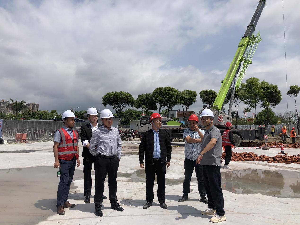 内江市委常委蒋学东到集团承建的隆昌方舱医院项目 调研检查工作(图6) 内江市委常委蒋学东到集团承建的隆昌方舱医院项目 调研检查工作(图6)