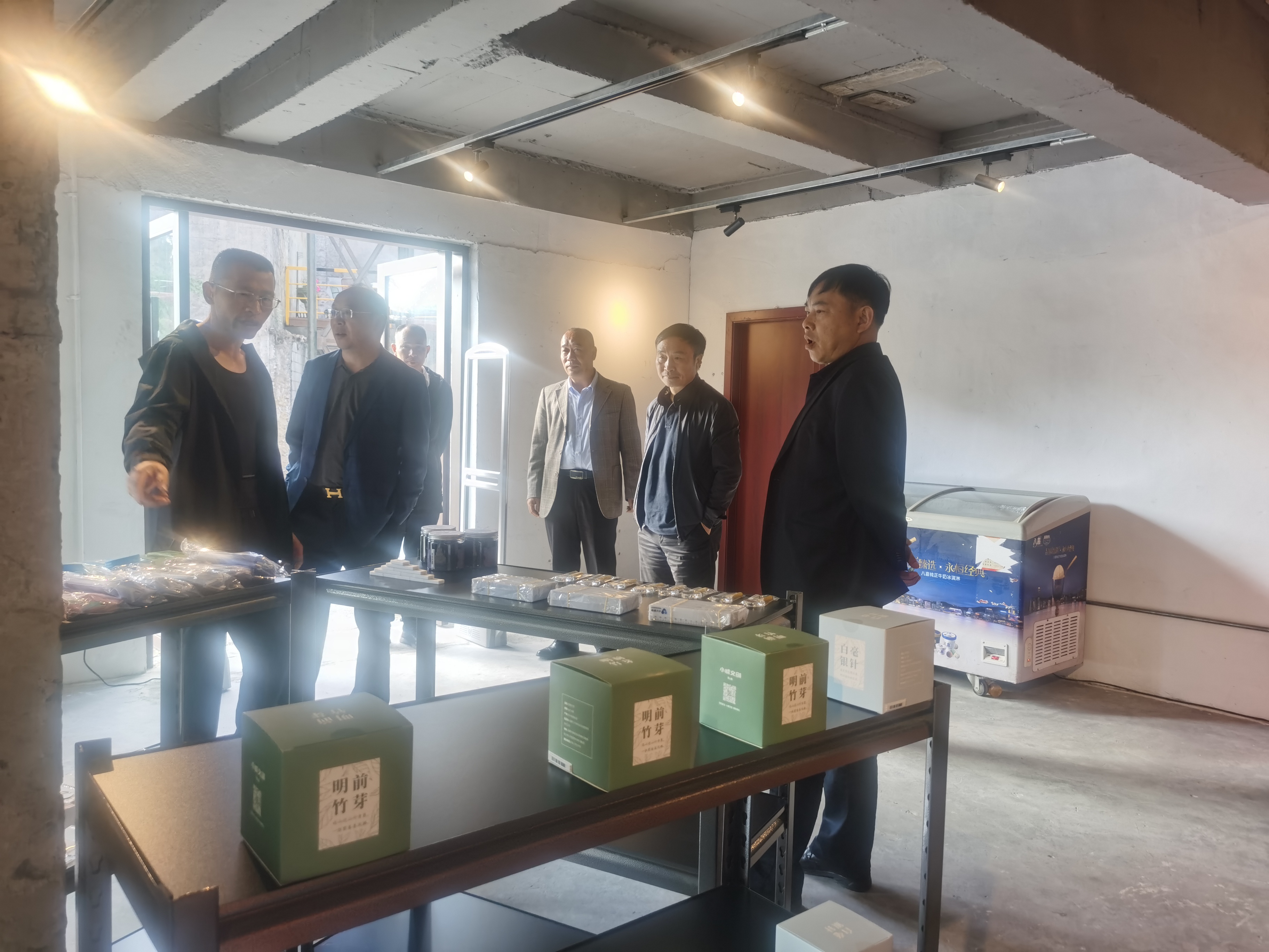 坚持热爱 不负耕耘——集团董事长王劲莅临工业研学旅行营地视察指导(图2) 坚持热爱 不负耕耘——集团董事长王劲莅临工业研学旅行营地视察指导(图2)