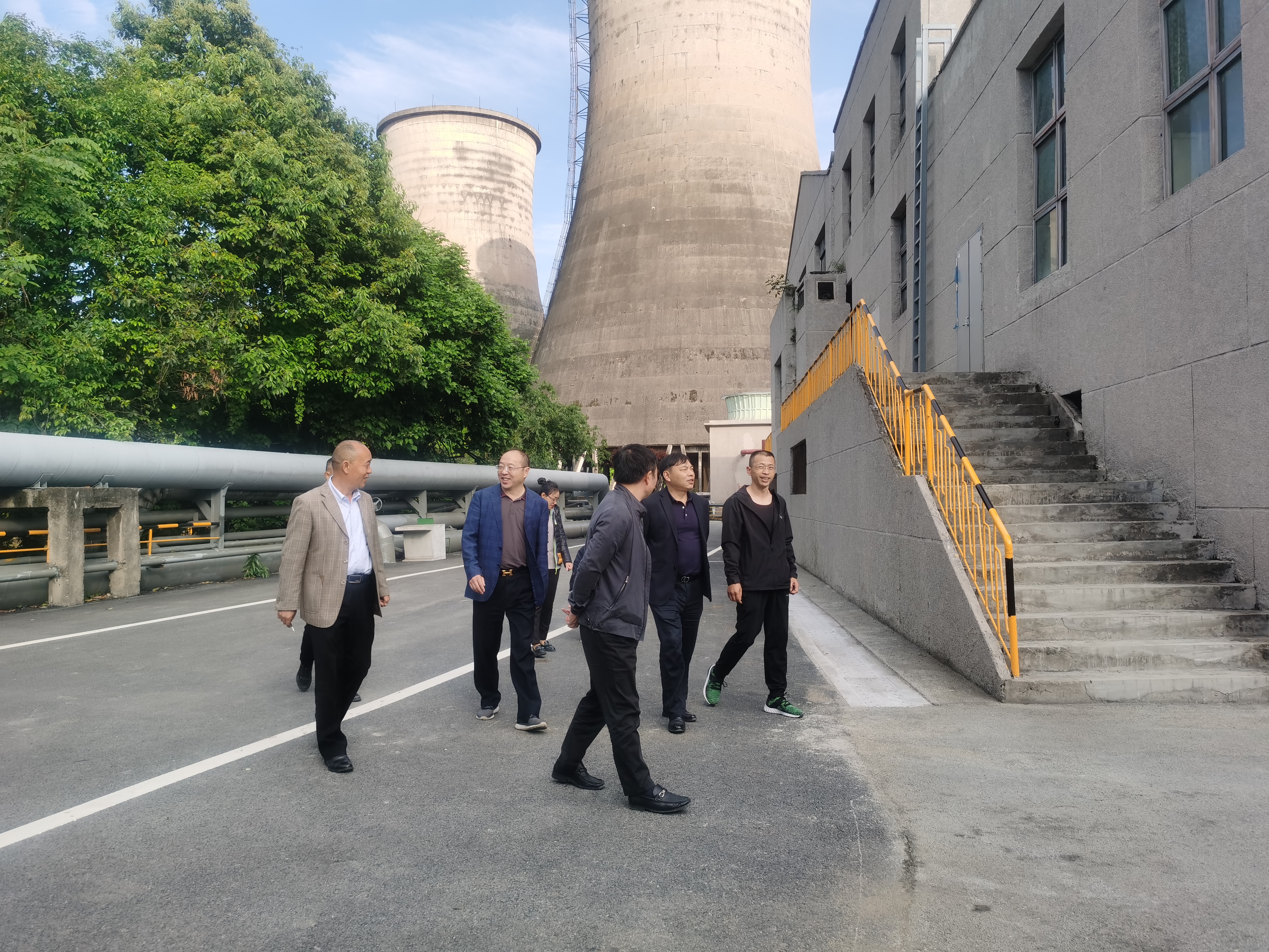 坚持热爱 不负耕耘——集团董事长王劲莅临工业研学旅行营地视察指导(图5) 坚持热爱 不负耕耘——集团董事长王劲莅临工业研学旅行营地视察指导(图5)