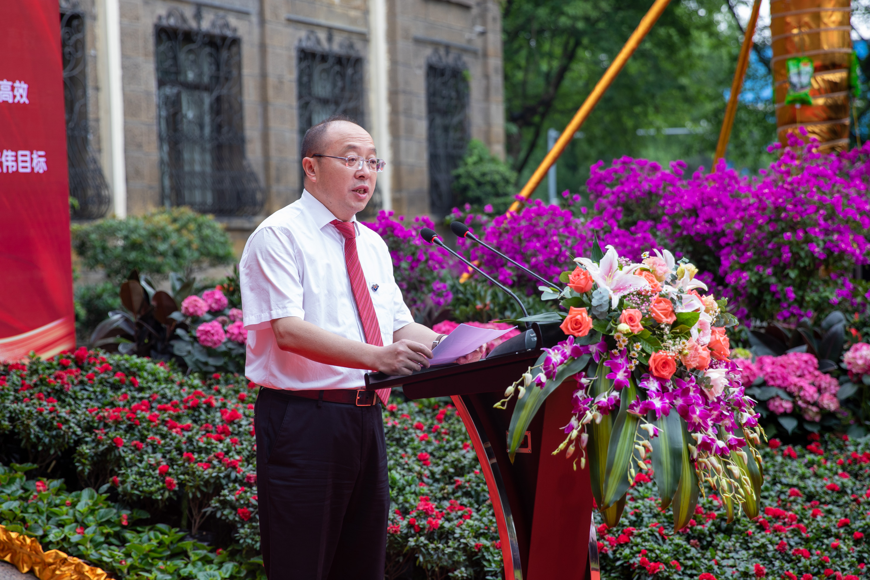 坚守底线 砥砺前行——川威集团隆重举行升旗仪式(图3) 坚守底线 砥砺前行——川威集团隆重举行升旗仪式(图3)