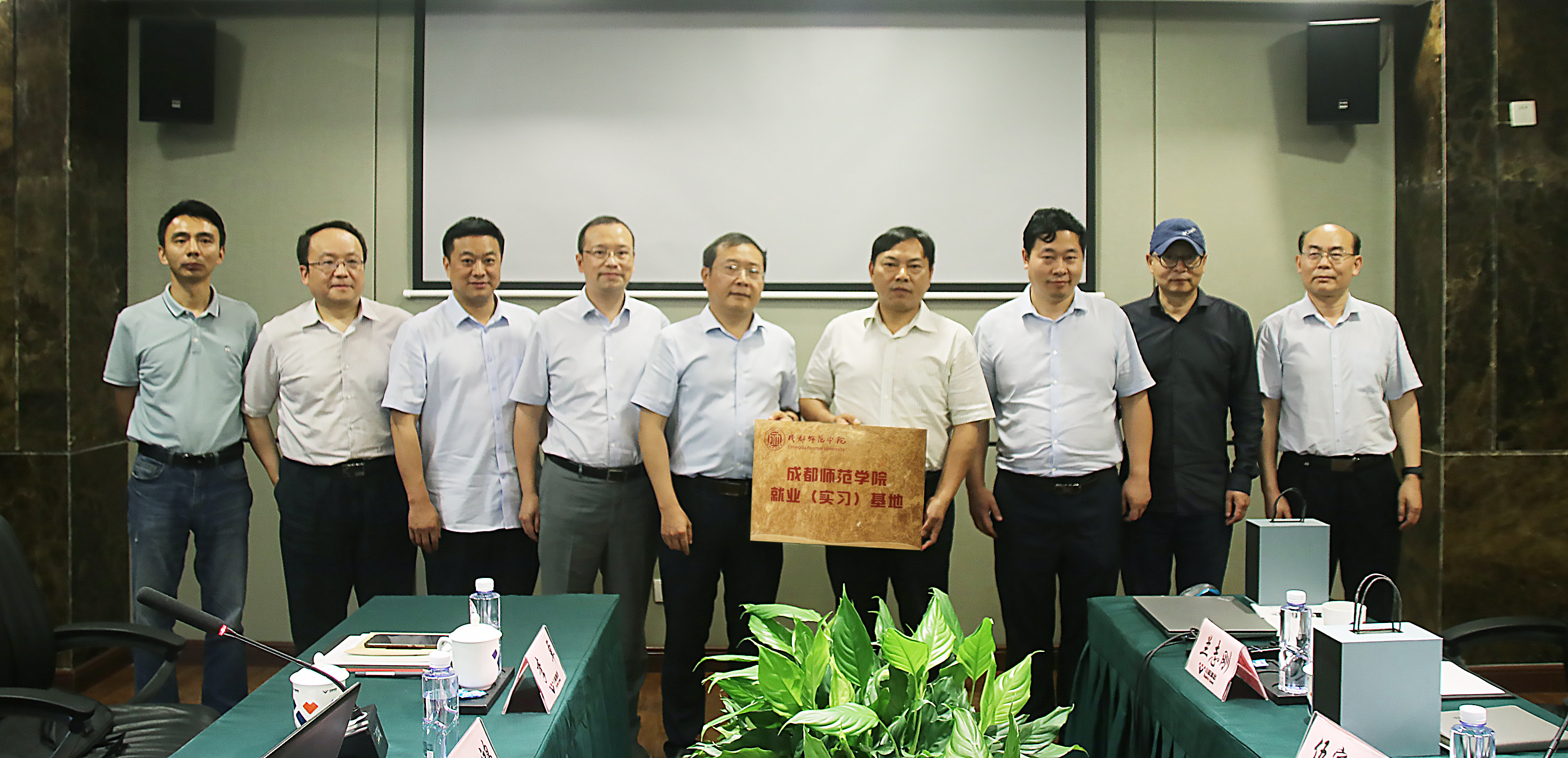 川威集团与成都师范学院 举办校企业合作座谈交流会(图5) 川威集团与成都师范学院 举办校企业合作座谈交流会(图5)