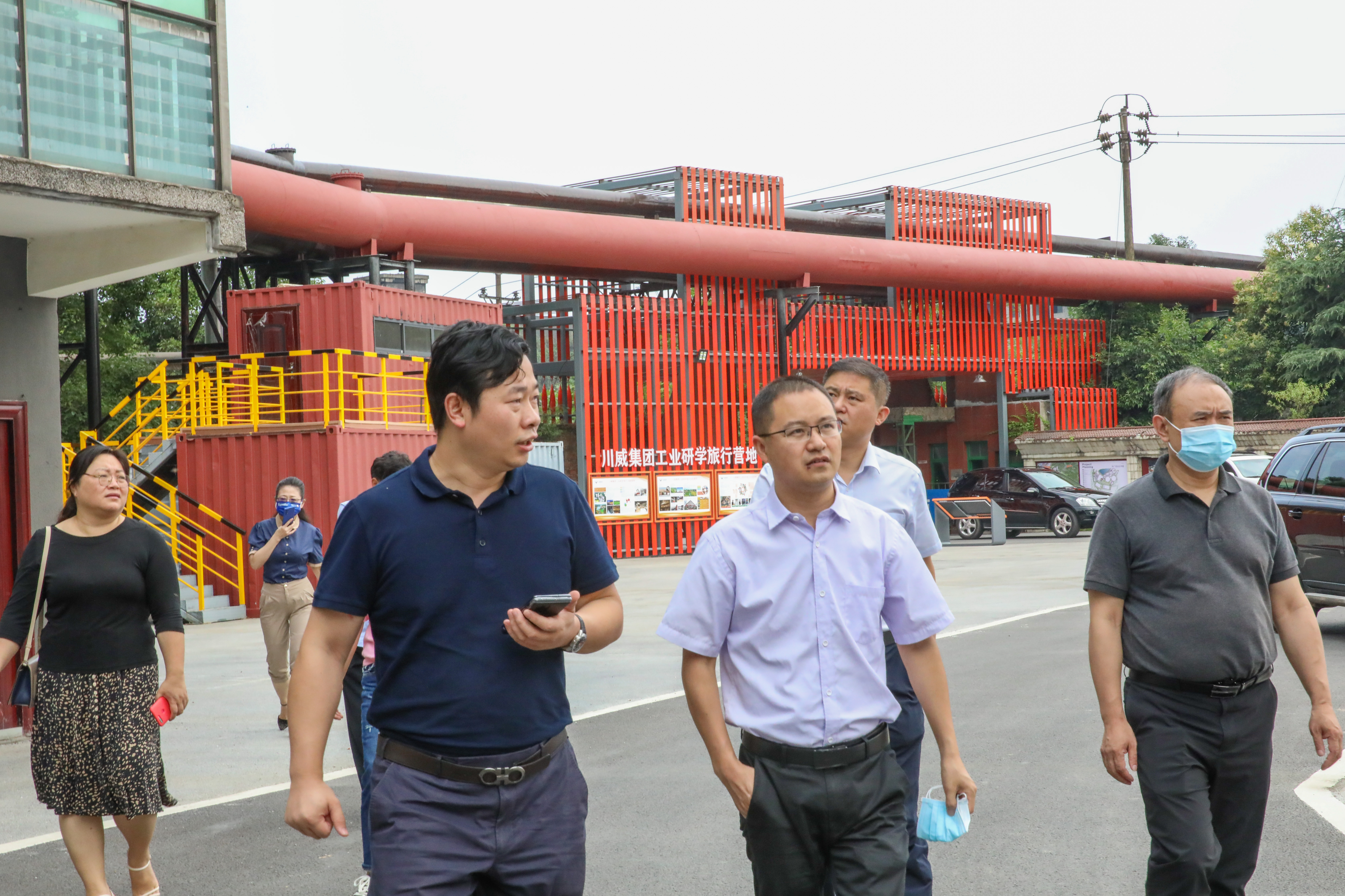 省职鉴中心副主任肖功烨一行到川威调研(图1) 省职鉴中心副主任肖功烨一行到川威调研(图1)