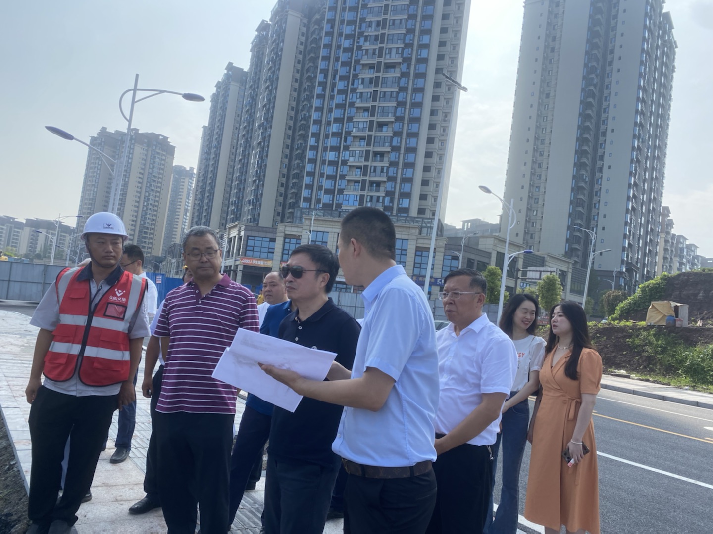 集团公司董事长王劲视察“内江众欣森林项目”(图1) 集团公司董事长王劲视察“内江众欣森林项目”(图1)