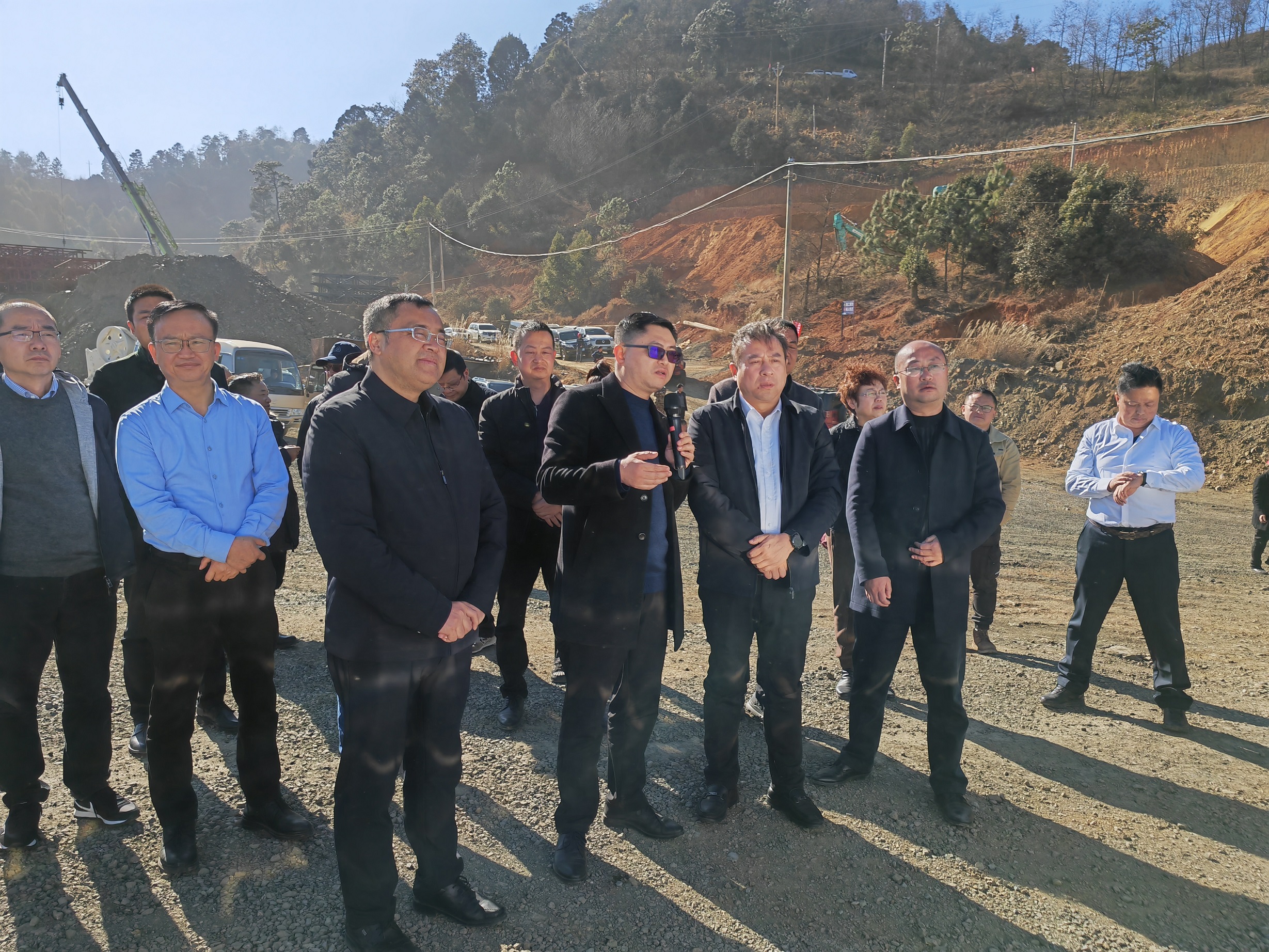 凉山州州委常委、州政府常务副州长向贵瑜到矿业总公司白草矿区调研(图2) 凉山州州委常委、州政府常务副州长向贵瑜到矿业总公司白草矿区调研(图2)