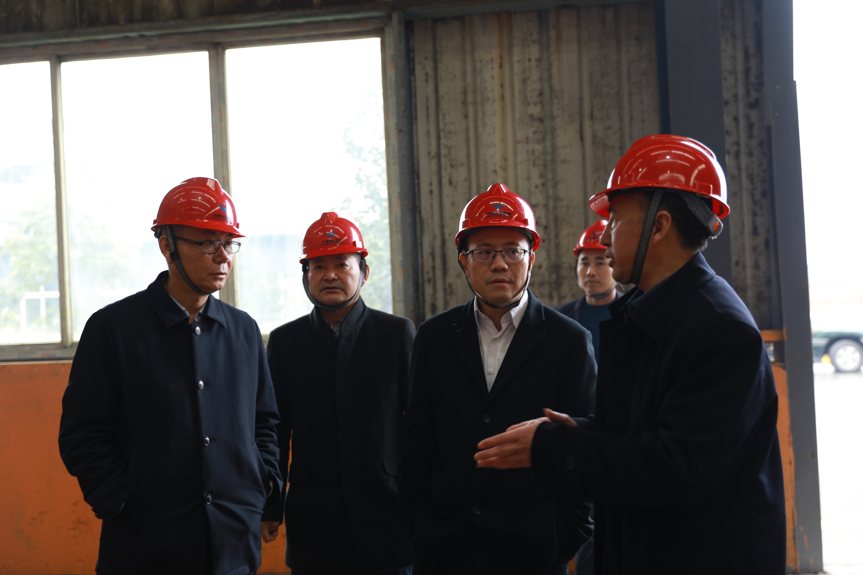 内江市委常委罗万东一行到川威连界基地调研(图3) 内江市委常委罗万东一行到川威连界基地调研(图3)
