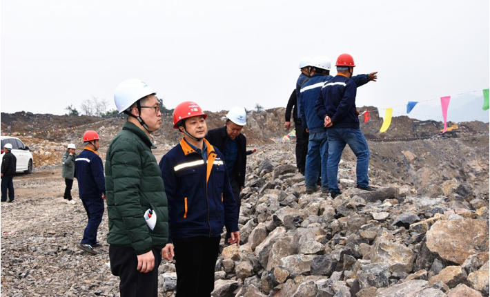 国家矿山安全监察局领导一行莅临星船城瑞兴公司桃子坪石灰岩矿调研检查(图2) 国家矿山安全监察局领导一行莅临星船城瑞兴公司桃子坪石灰岩矿调研检查(图2)