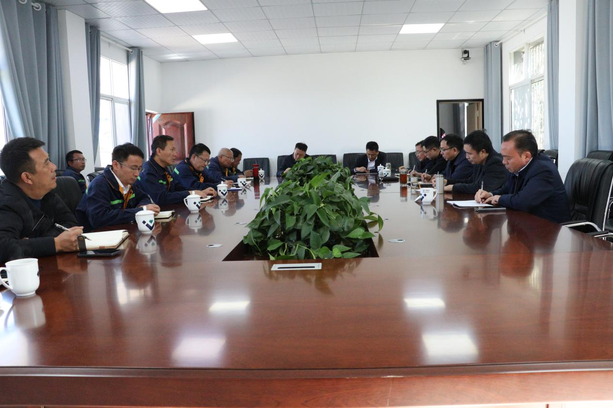 集团公司董事长王劲莅临矿业总公司会理片区视察工作(图3) 集团公司董事长王劲莅临矿业总公司会理片区视察工作(图3)