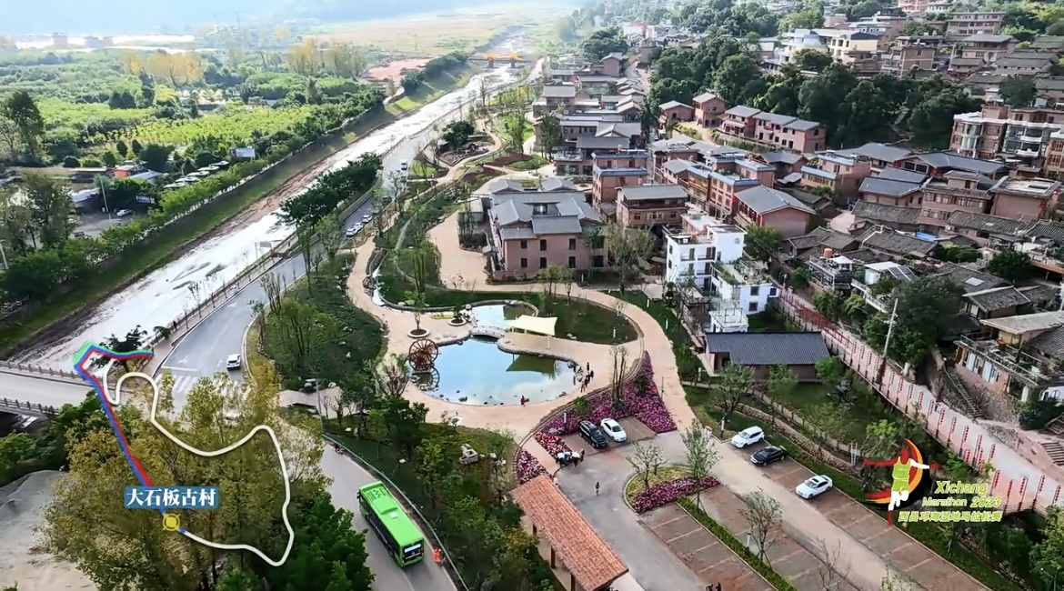 彝族年,迎西马,大石板古村“火出圈”!(图2) 彝族年,迎西马,大石板古村“火出圈”!(图2)
