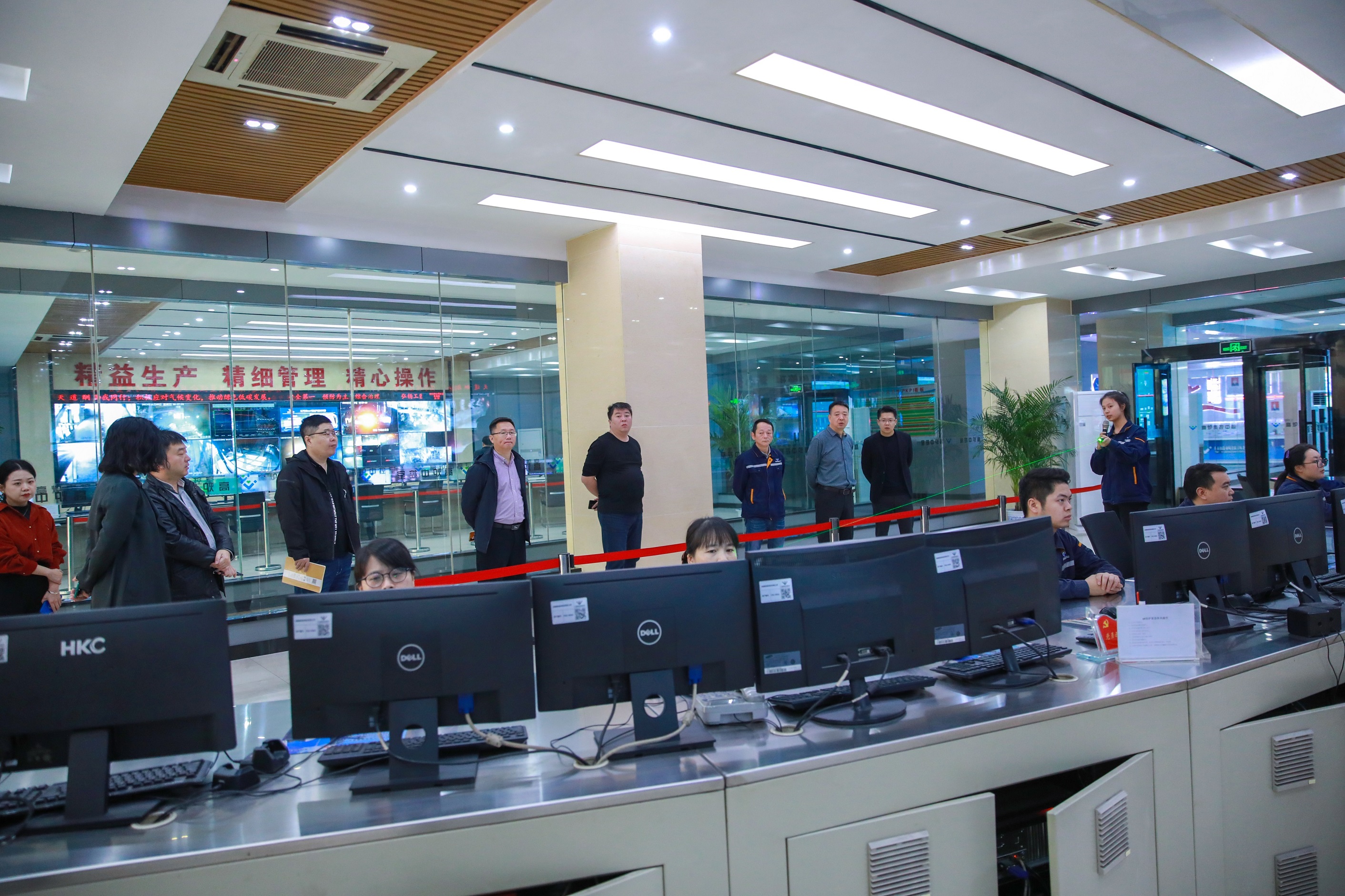 中石化绿源地热能开发有限公司副总经理陈蒙辉一行到川威调研交流(图2) 中石化绿源地热能开发有限公司副总经理陈蒙辉一行到川威调研交流(图2)
