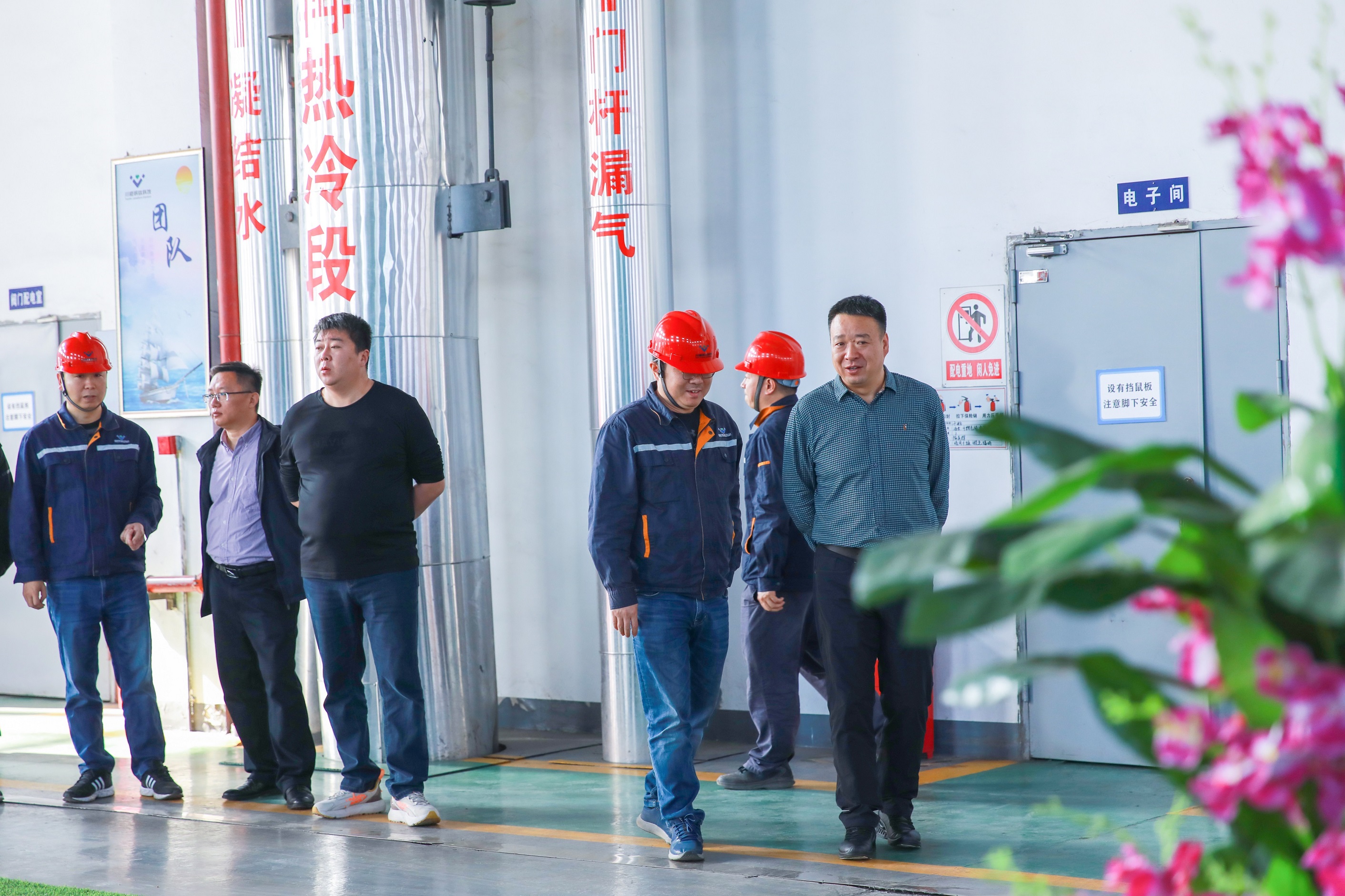 中石化绿源地热能开发有限公司副总经理陈蒙辉一行到川威调研交流(图3) 中石化绿源地热能开发有限公司副总经理陈蒙辉一行到川威调研交流(图3)