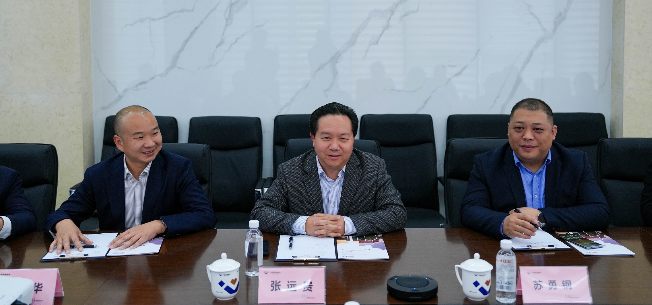 重庆大学管理科学与房地产学院与四川通宇物流有限公司签订战略合作协议(图4) 重庆大学管理科学与房地产学院与四川通宇物流有限公司签订战略合作协议(图4)