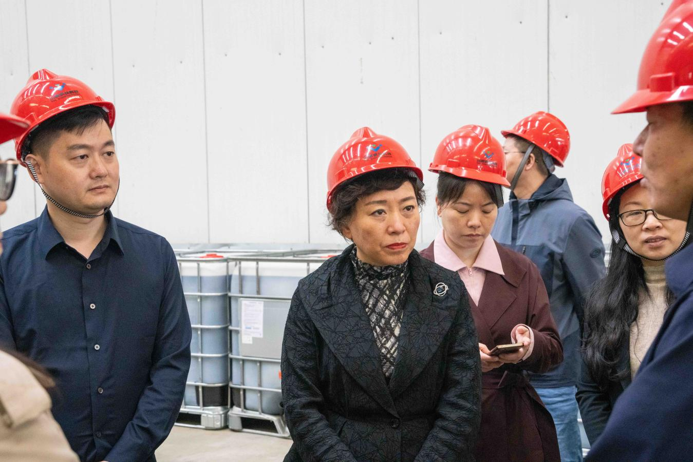 市人大常委会副主任陈朗一行到四川省兴欣钒科技有限公司调研(图2) 市人大常委会副主任陈朗一行到四川省兴欣钒科技有限公司调研(图2)