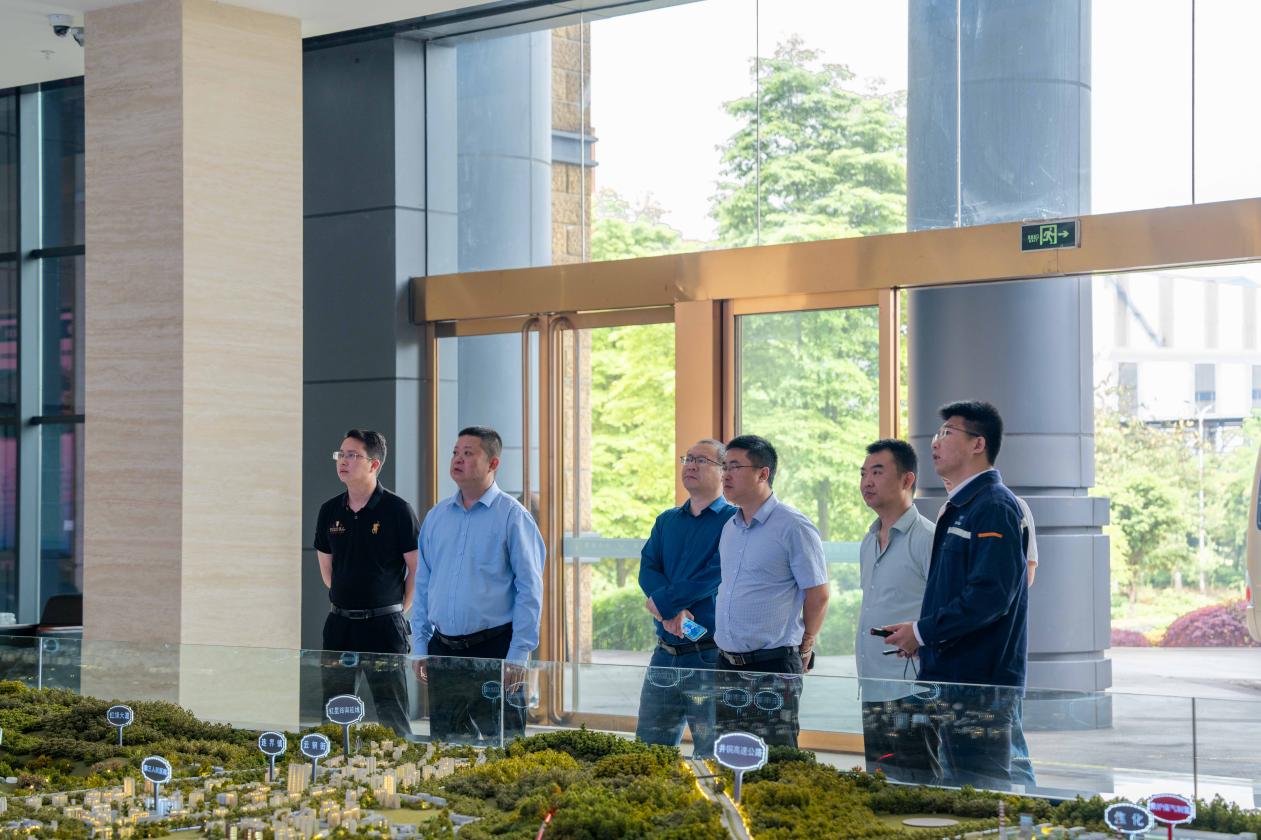 中国国旅到川威集团考察交流(图3) 中国国旅到川威集团考察交流(图3)