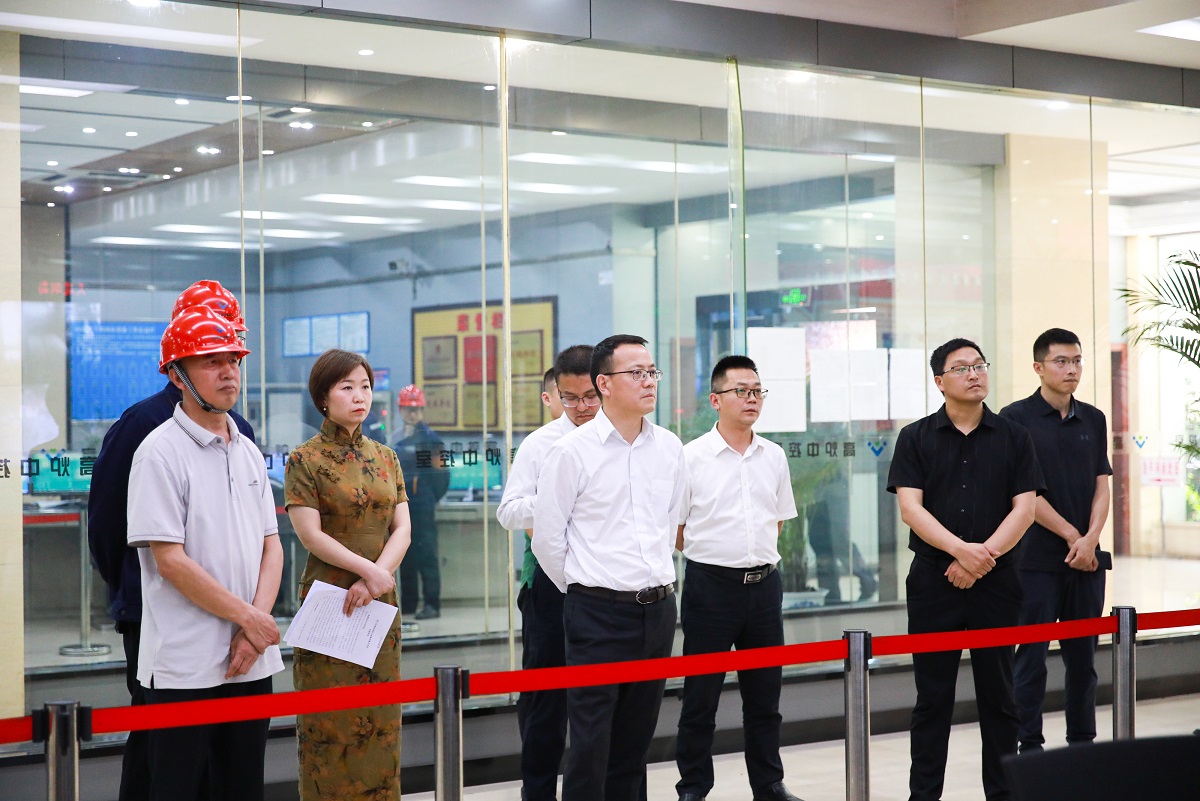 市委常委、统战部部长罗万东一行 深入川威调研推动转型升级与绿色发展(图2) 市委常委、统战部部长罗万东一行 深入川威调研推动转型升级与绿色发展(图2)