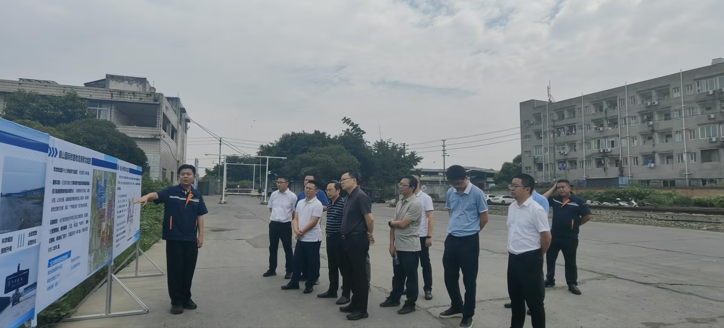 抢抓新机遇,谋求新合作,汇聚新动能——内江考察团莅临通宇物流参观交流(图4) 抢抓新机遇,谋求新合作,汇聚新动能——内江考察团莅临通宇物流参观交流(图4)