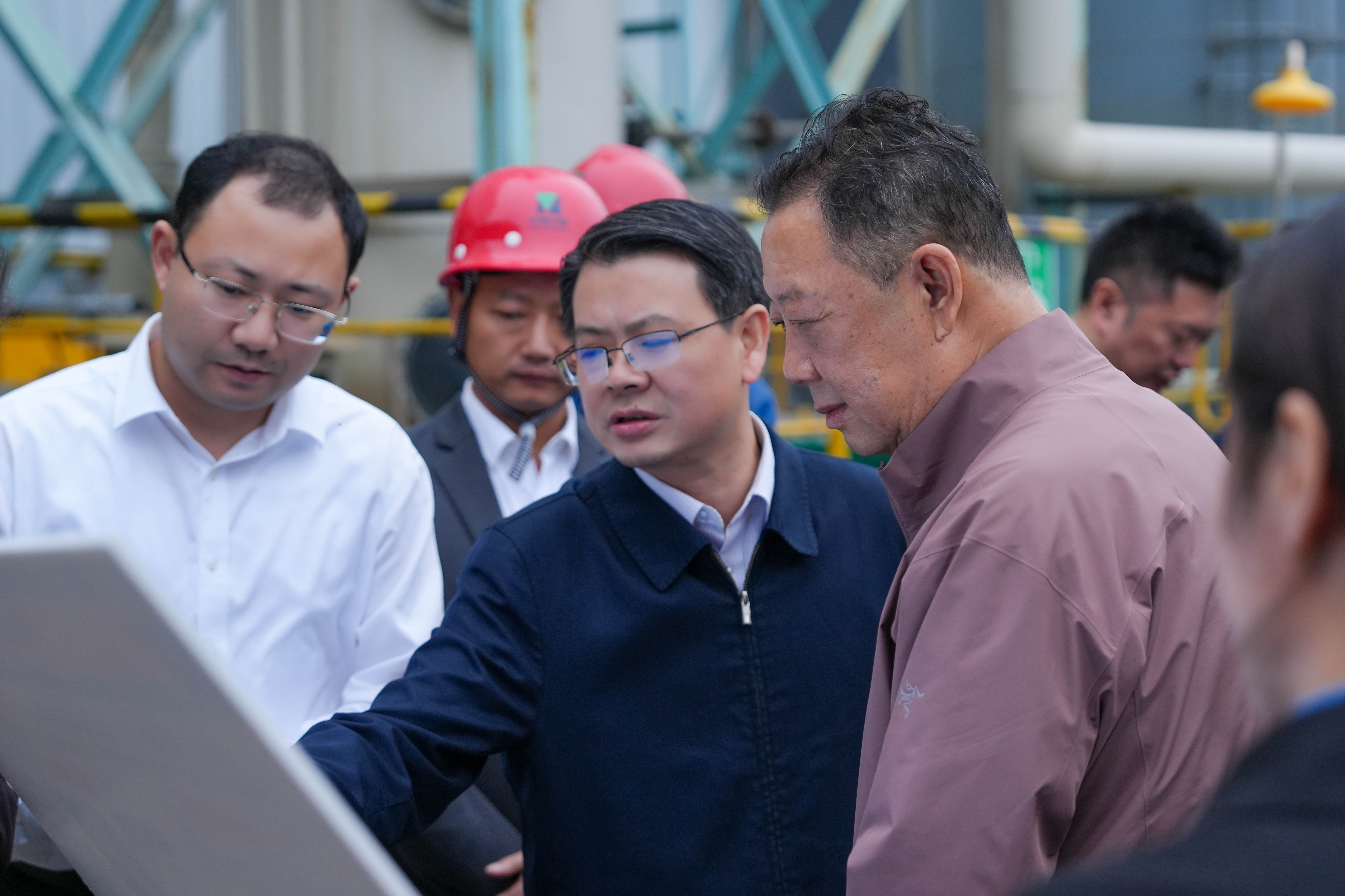 省高科协理事长,省政协党组原副书记、副主席曲木史哈一行到川威调研(图2) 省高科协理事长,省政协党组原副书记、副主席曲木史哈一行到川威调研(图2)
