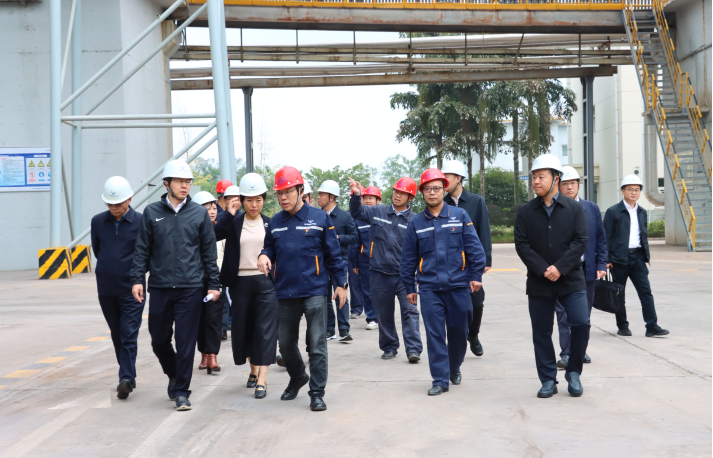 落实超低排放改造 推动行业绿色发展 ——内江市委副书记路松明一行莅临星船城公司调研(图2) 落实超低排放改造 推动行业绿色发展 ——内江市委副书记路松明一行莅临星船城公司调研(图2)