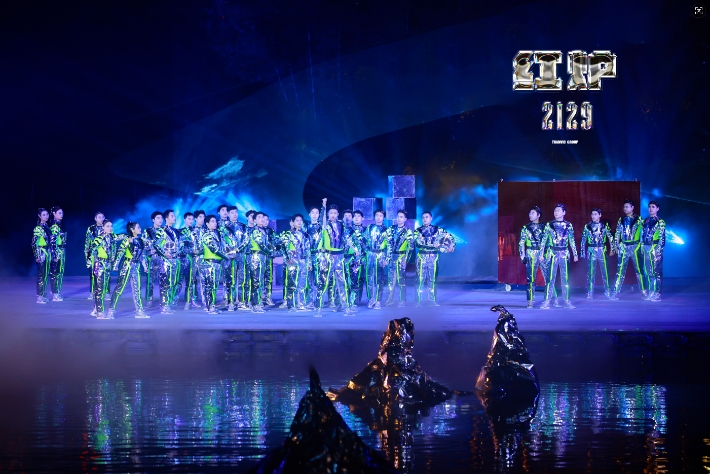 川威集团隆重举行 2025“与你同行”交响主题年会(图3)