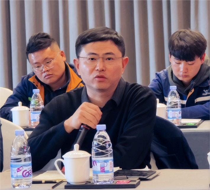 1月28日下午，四川省星船城水泥股份有限公司2025年年度股东大会暨第五届十次董事会、第五届七次监事会在川威大厦顺利召开。本次股东大会由星船城公司董事会根据公司《章程》的规定召集，股东代表川威集团董事(图3)