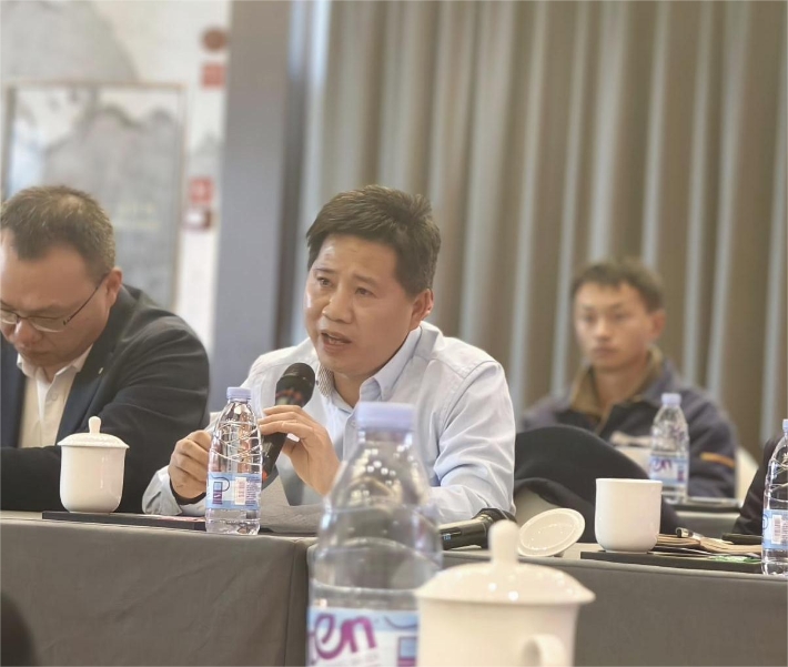 1月28日下午，四川省星船城水泥股份有限公司2025年年度股东大会暨第五届十次董事会、第五届七次监事会在川威大厦顺利召开。本次股东大会由星船城公司董事会根据公司《章程》的规定召集，股东代表川威集团董事(图4)