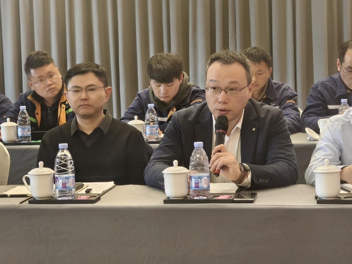 1月28日下午，四川省星船城水泥股份有限公司2025年年度股东大会暨第五届十次董事会、第五届七次监事会在川威大厦顺利召开。本次股东大会由星船城公司董事会根据公司《章程》的规定召集，股东代表川威集团董事(图5)