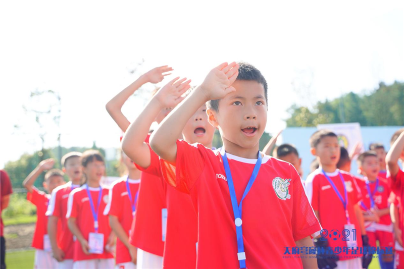 2021首届“天府穹窿杯”全国青少年足球锦标赛拉开战幕